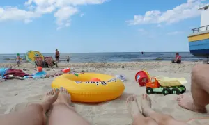 Ile naprawdę jest do morza ze Stegny? Sprawdź wygodne opcje dostępu