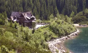 Ile kosztuje nocleg w schronisku? Ceny i porady na sezon