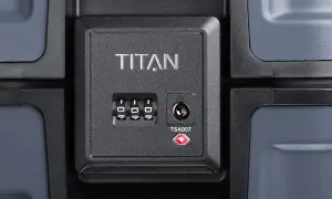 Kłódka szyfrowa TSA na walizce Titan. Dowiedz się, jak ustawić kod w walizce, by bezpiecznie podróżować.