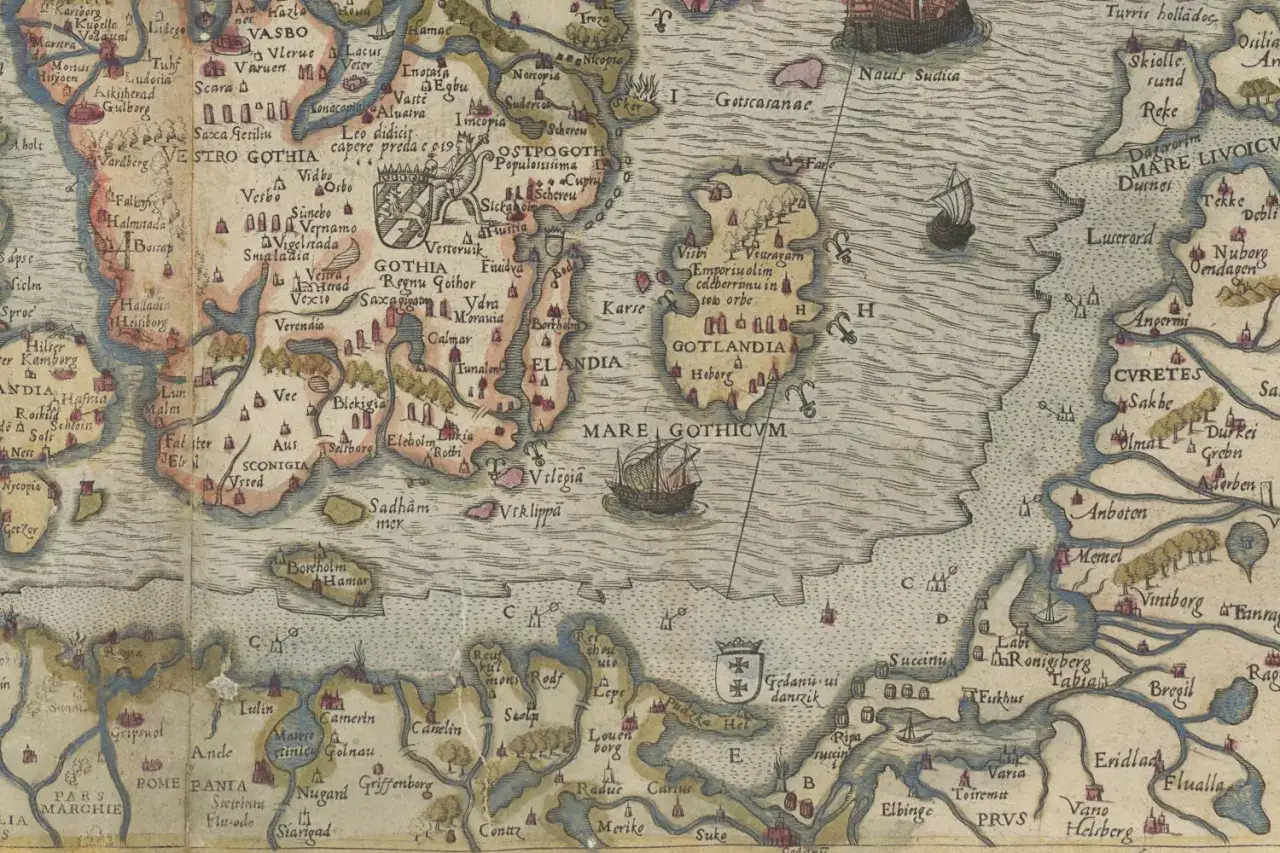 Stara mapa pokazuje Morze Bałtyckie, z zaznaczonymi miastami i krainami. Widać tu żaglowiec, a nazwy sugerują, ile razy zamarzł Bałtyk, choć to tylko nazwy miejsc.